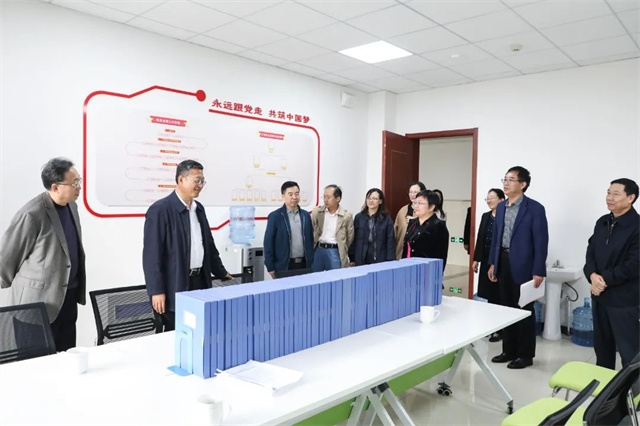 2、查看档案材料.jpg