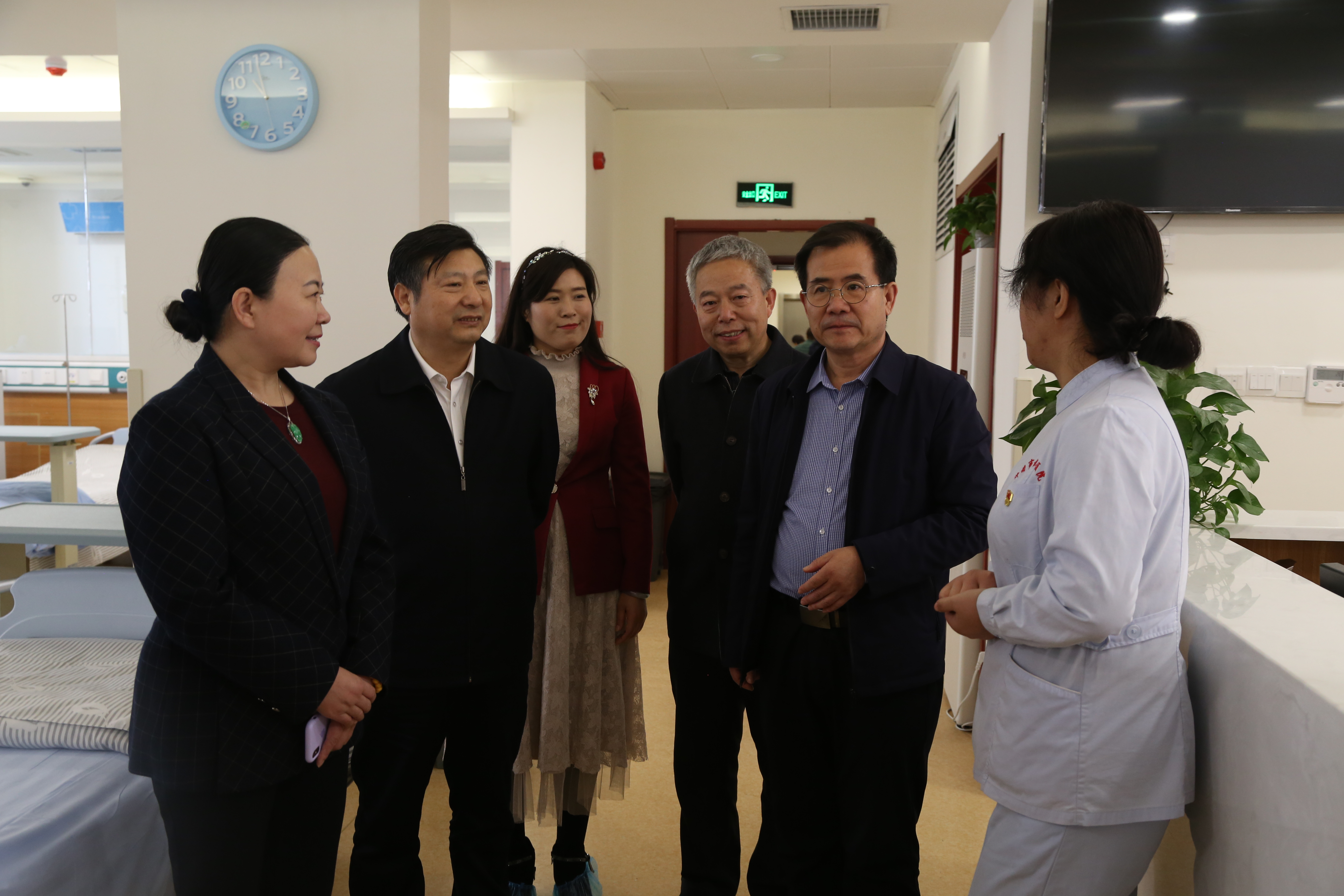 首页 卫健资讯  基层动态  苏庆民先后参观了医院门诊楼大厅,查体中心