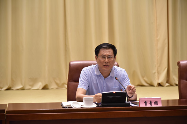 省卫健委中医药处处长贾青顺主持会议并讲话专家组组长鞠立民反馈情况