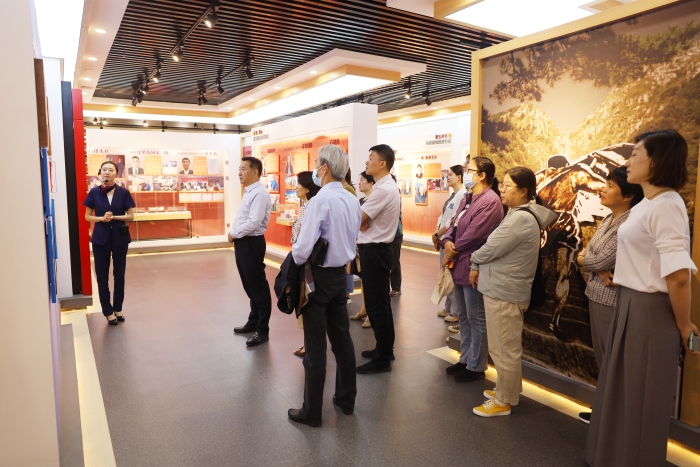济南市二院组织参观济南劳模风采展览馆