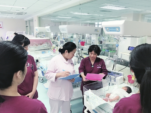 济南日报她们是新生儿科里的临时妈妈记济南市妇幼保健院新生儿科护理